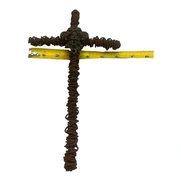 Artistic Wired Cross Handcrafted - Picture 7 of 7